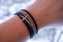 Bracelet-Eden Merry-Magnetic-Black Sparkle Cross